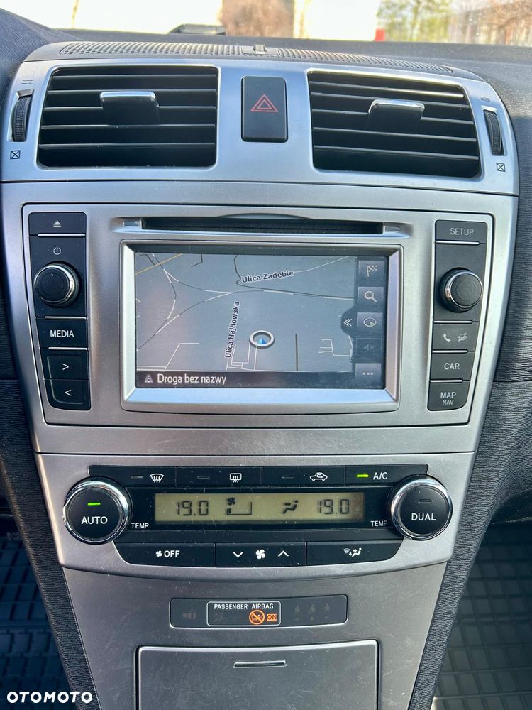 Toyota Avensis 2.0 D-4D Style - 11