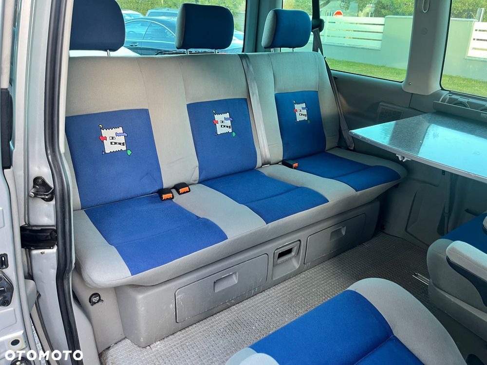 Volkswagen Multivan - 11