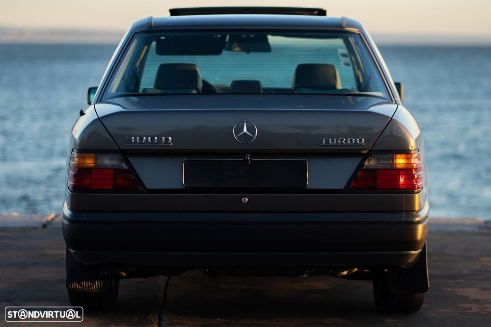 Mercedes-Benz W124 (1984-1997) 300 D Turbo - 54