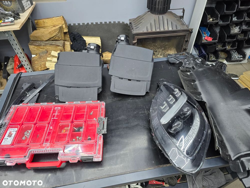 Aston Martin Vantage - 10