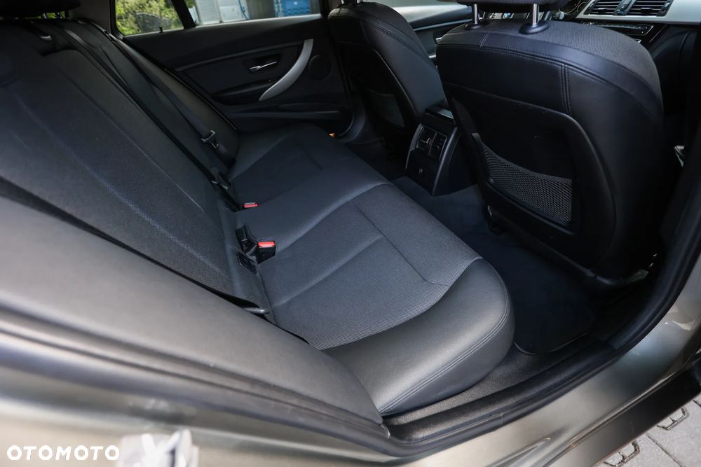 BMW Seria 3 318d Luxury Line - 21