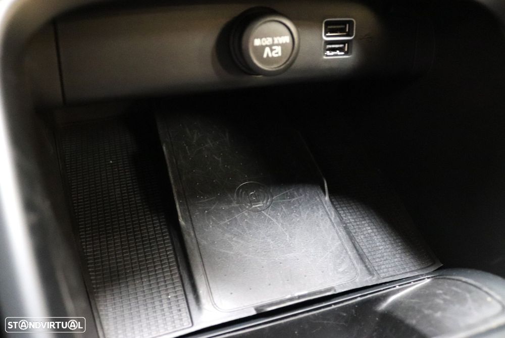 Volvo XC 40 1.5 T3 Momentum Tech Edition - 24