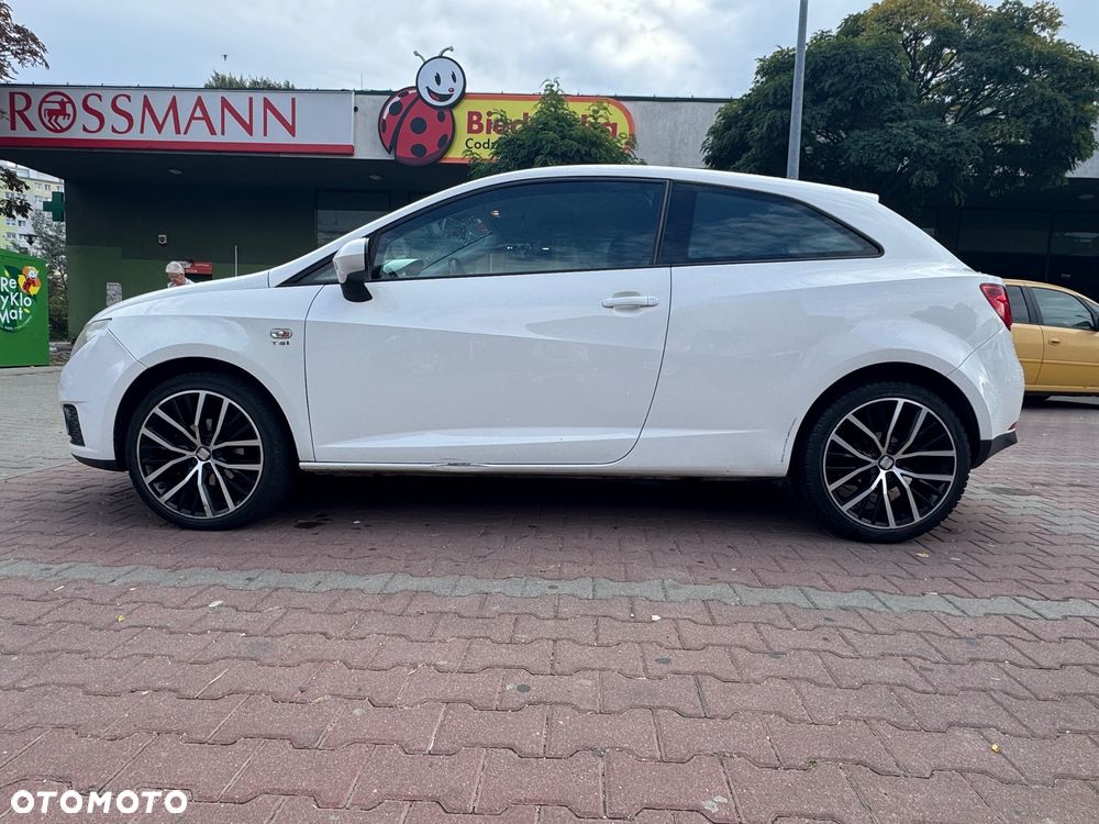 Seat Ibiza 2011 photo 3