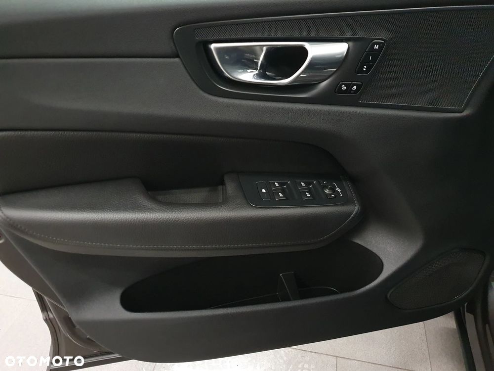 Volvo XC 60 B4 D AWD Ultimate Dark - 24