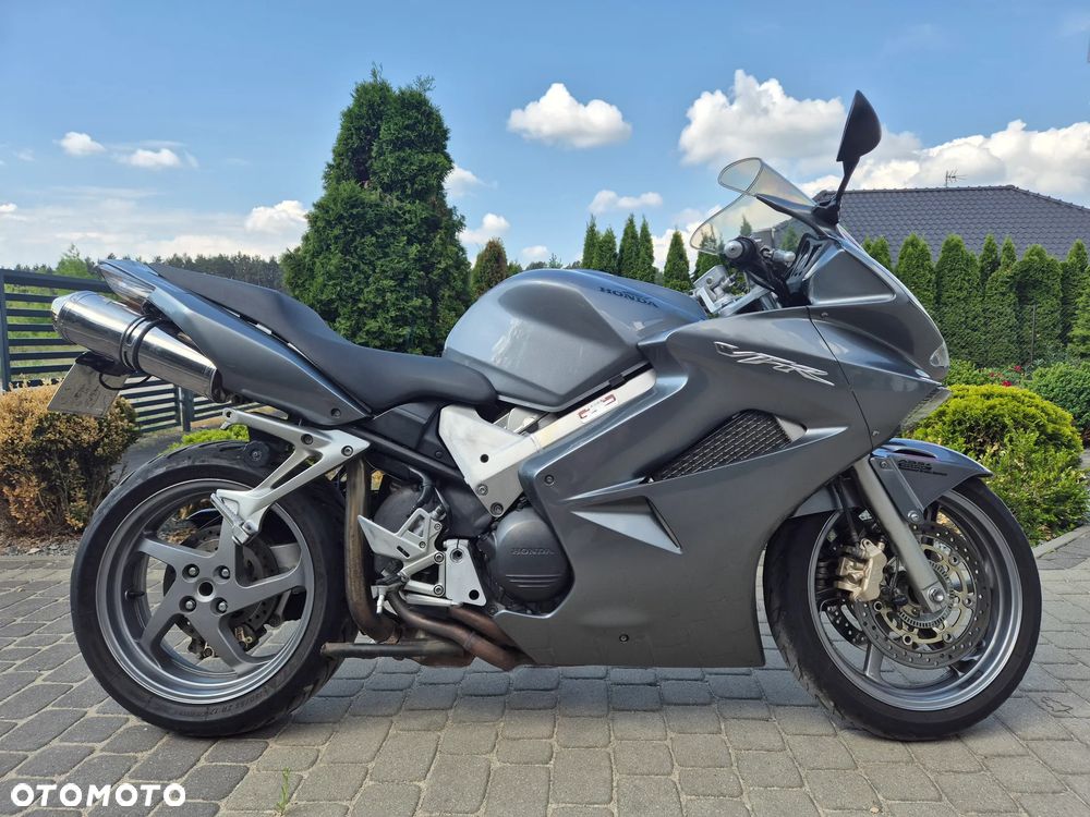 Honda VFR - 3