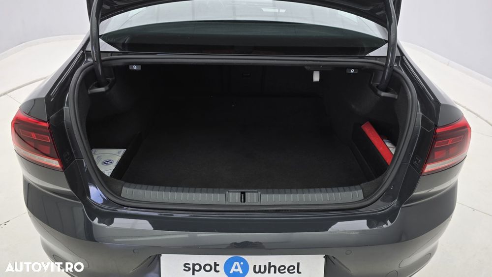 Volkswagen Passat - 25