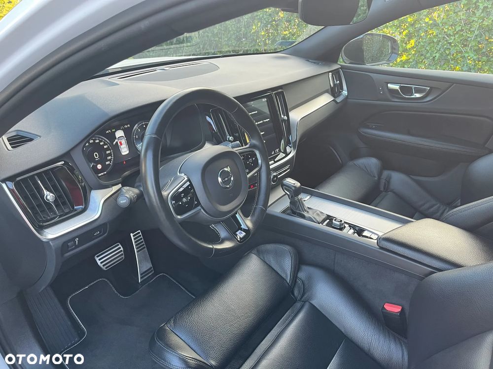 Volvo S60 T4 R-Design - 8