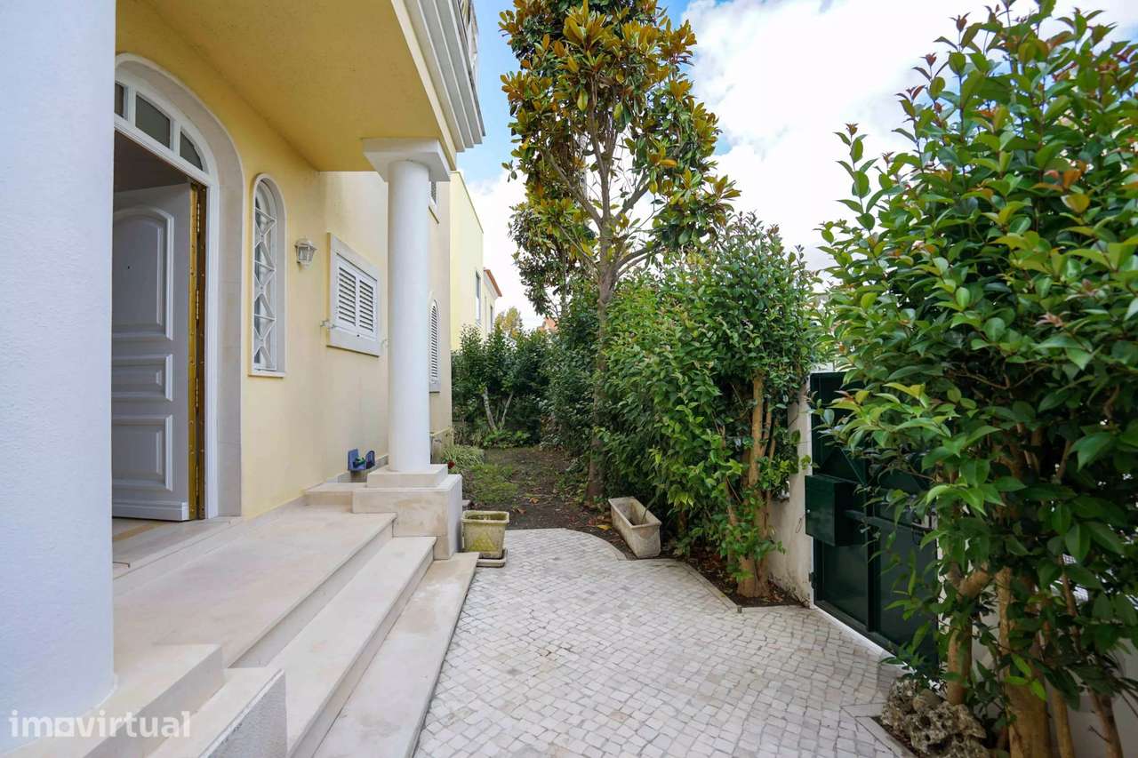 Moradia V4 De Luxo a 10 Km  de Lisboa— Pura Exuberância e Conforto! - Grande imagem: 5/52