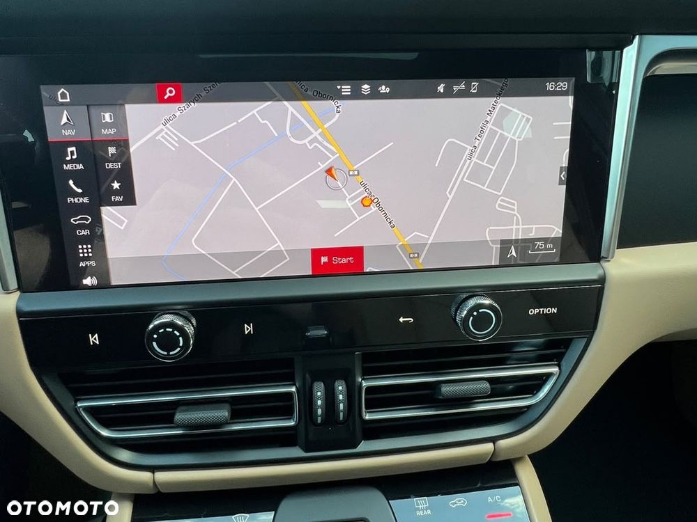 Porsche Macan T - 12