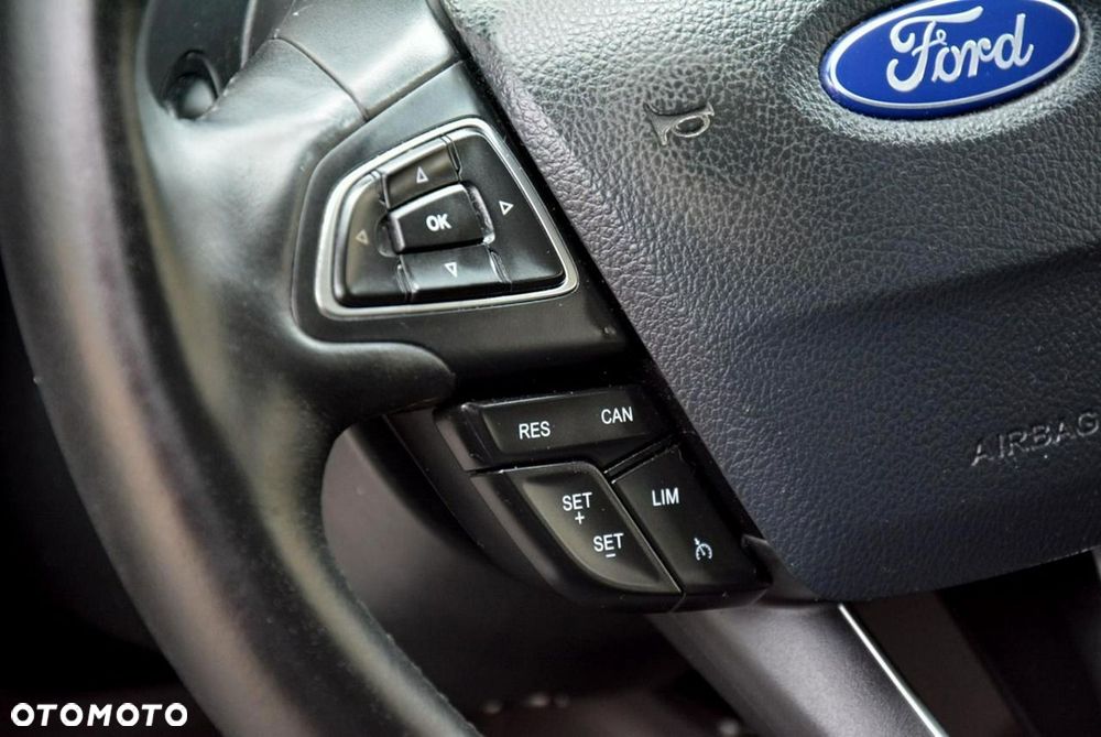 Ford Kuga 1.5 EcoBoost 2x4 Titanium - 24