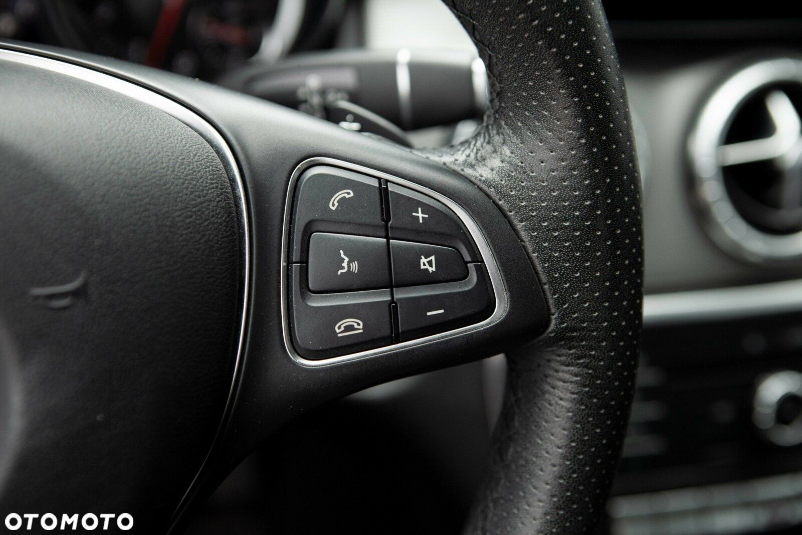 Mercedes-Benz CLA 180 7G-DCT - 19