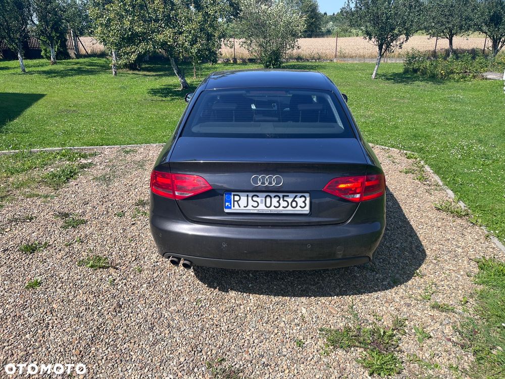 Audi A4 Limousine - 5
