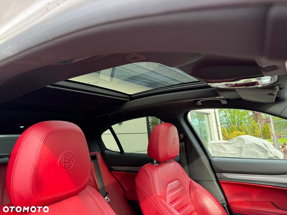 Alfa Romeo Stelvio 2.0 Turbo 16V AT8-Q4 Veloce Ti - 19