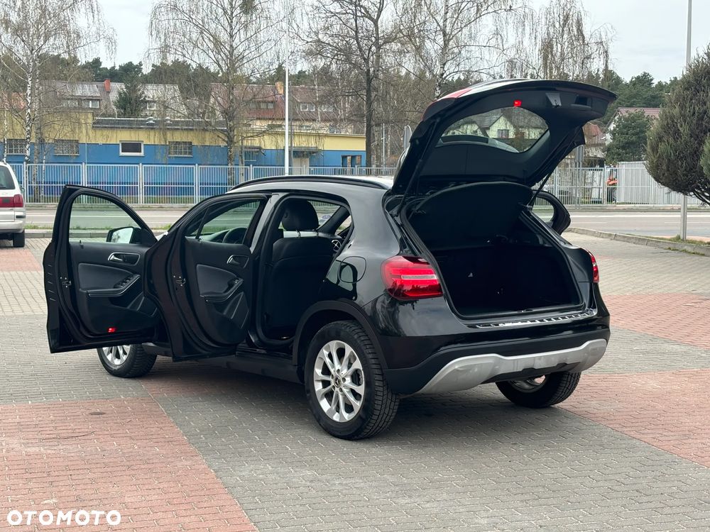 Mercedes-Benz GLA - 12