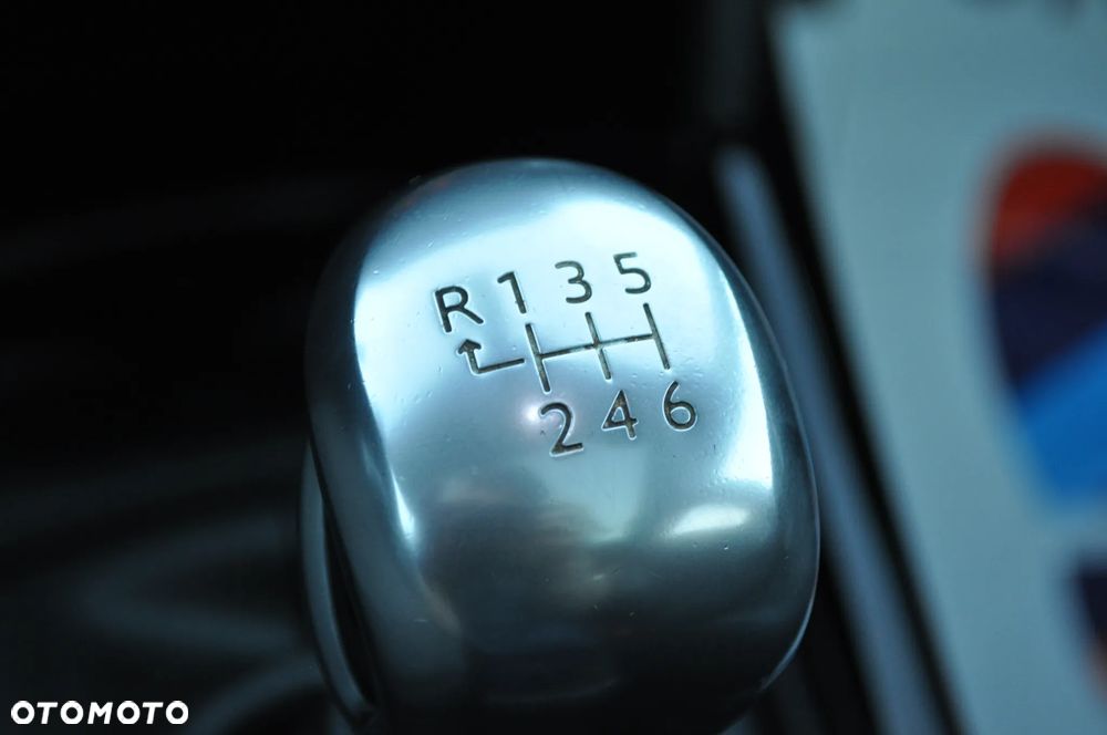 Peugeot 2008 1.2 Pure Tech Allure S&S - 27