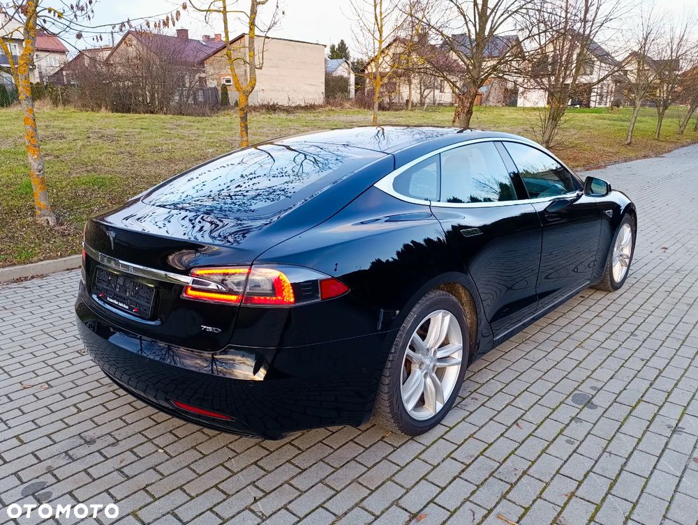 Tesla Model S - 26