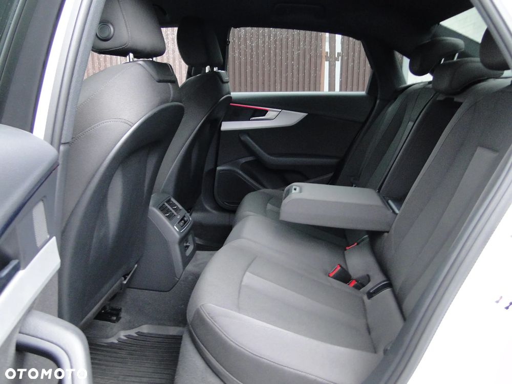 Audi A4 Limousine 35 TFSI mHEV S Line S tronic - 27