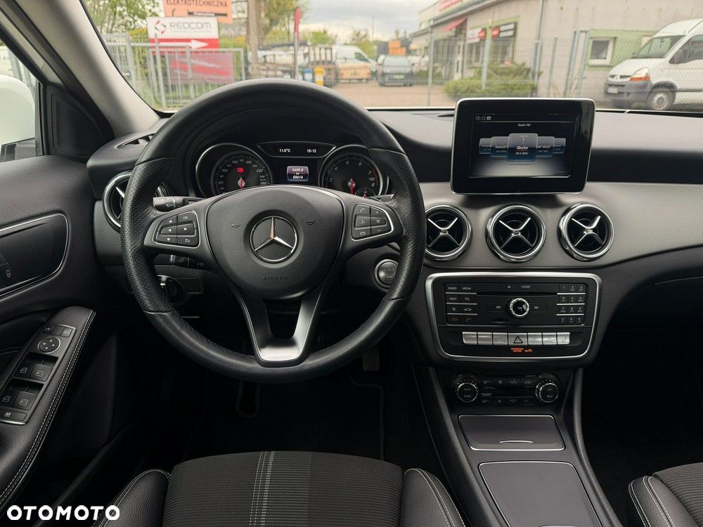 Mercedes-Benz GLA - 14