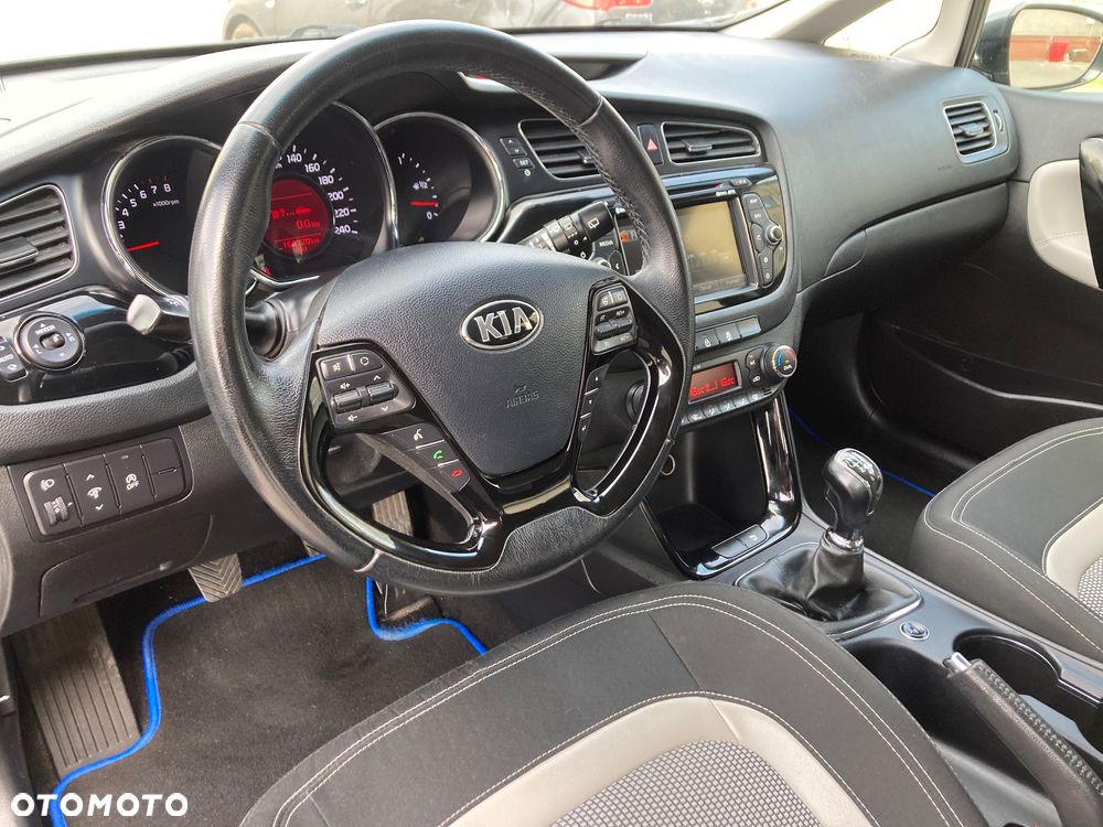 Kia Ceed 1.6 GDI ISG Platinum Edition - 15