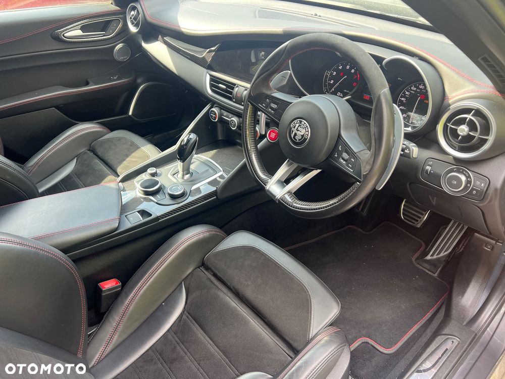 Alfa Romeo Giulia 2.9 V6 Bi-Turbo AT8 Quadrifoglio - 4