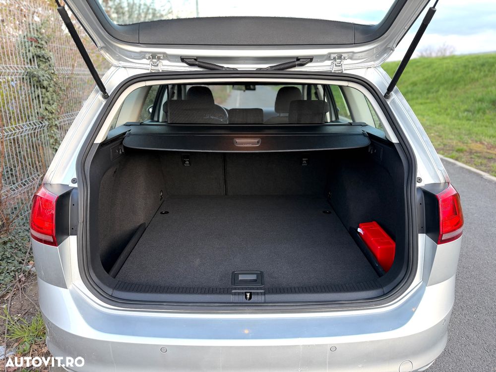 Volkswagen Golf 1.6 TDI BlueMotion Technology Comfortline - 12