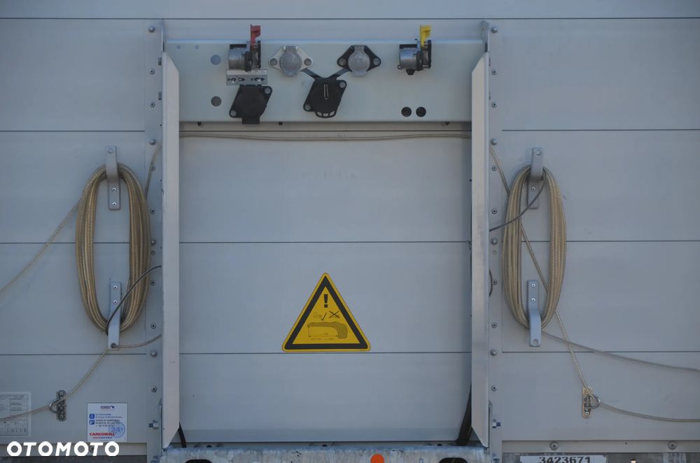 Schmitz Cargobull VARIOS / 2 POZIOMY JAZDY / OŚ PODNOSZONA / DACH POD. /  CODE XL / OCYNK 3671 - 4