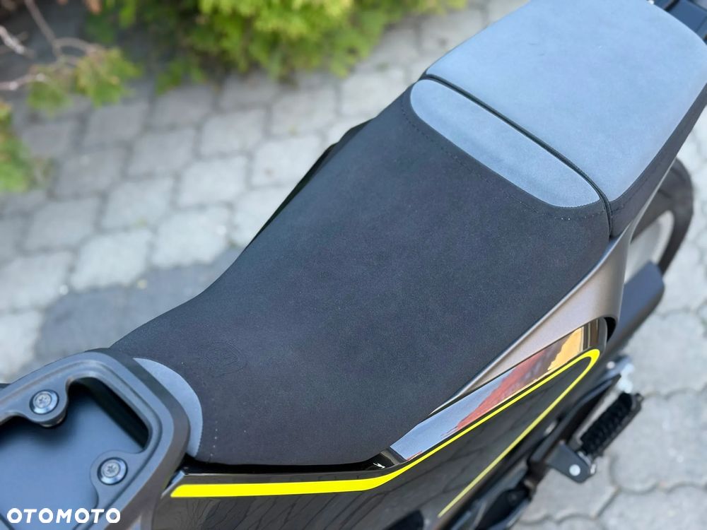 Husqvarna Svartpilen - 32