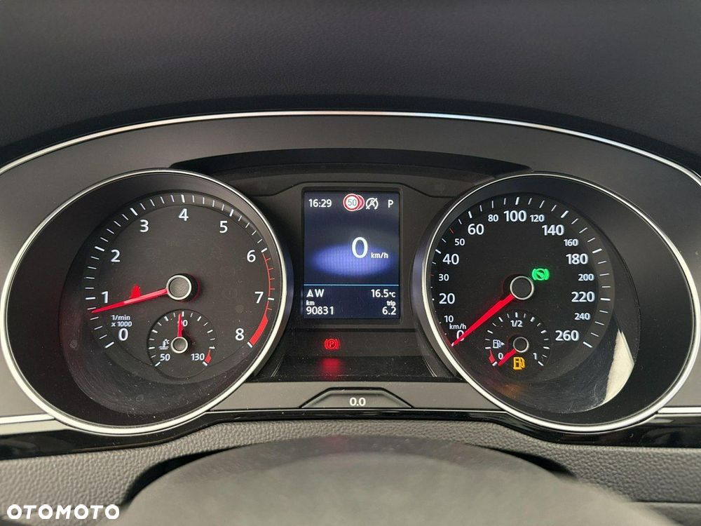 Volkswagen Passat - 16