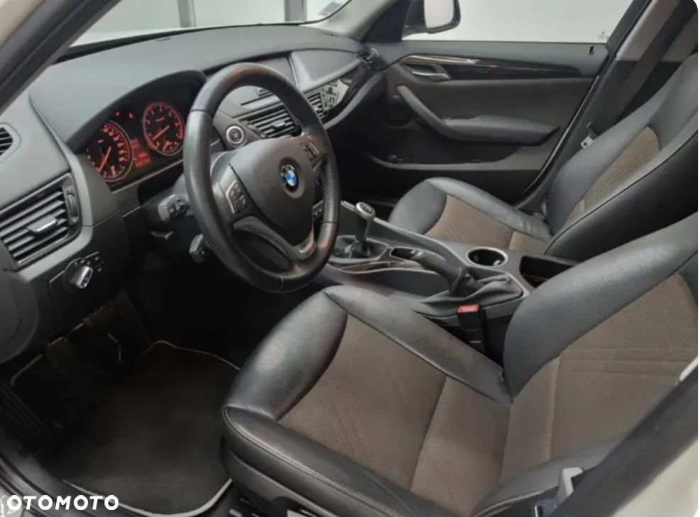 BMW X1 xDrive20i Sport Line - 11