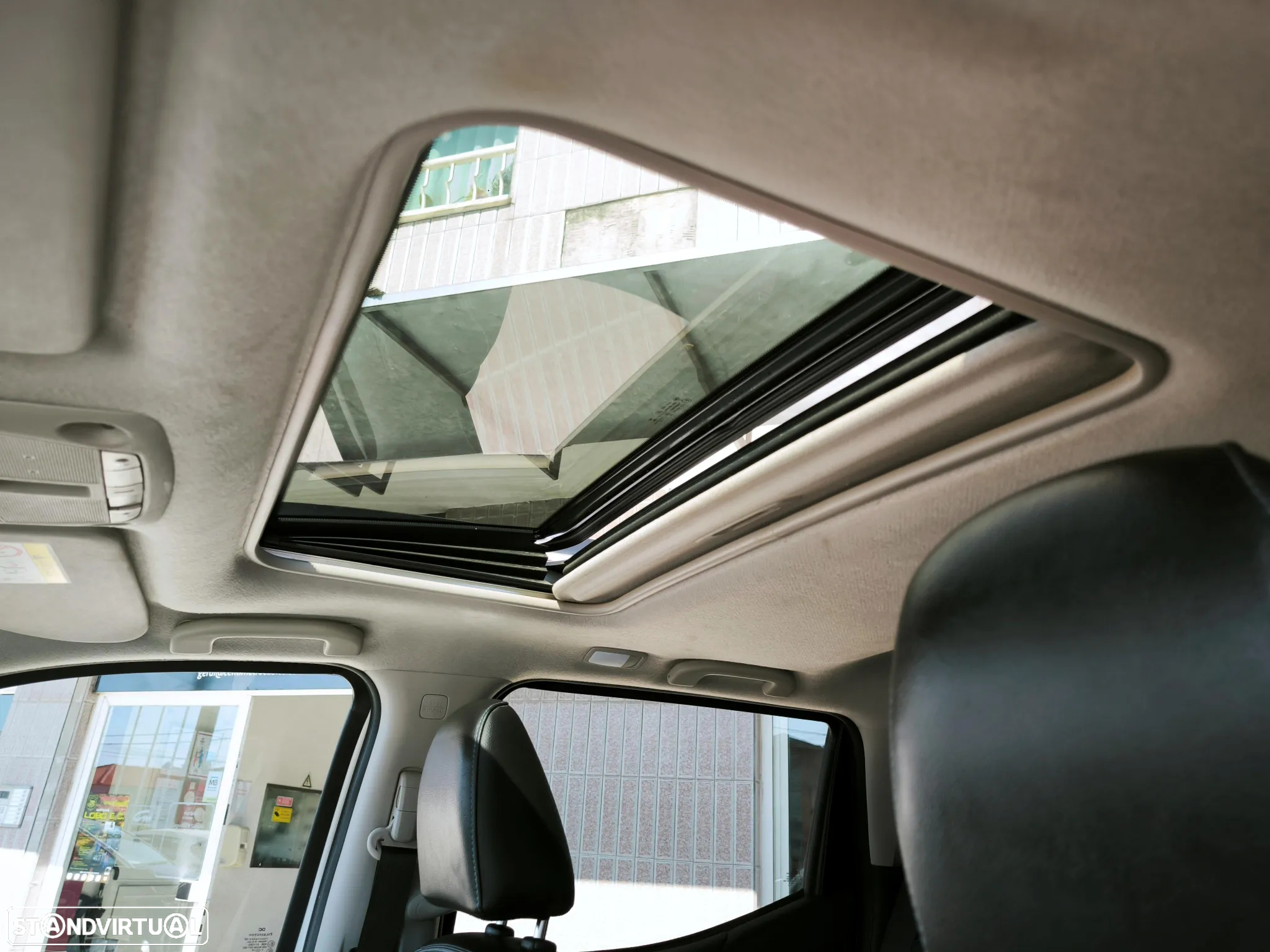 Nissan Navara 2.3 dCi CD 4WD N-Guard - 22