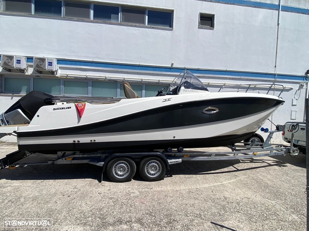 Quicksilver Activ 755 Sundeck - 2