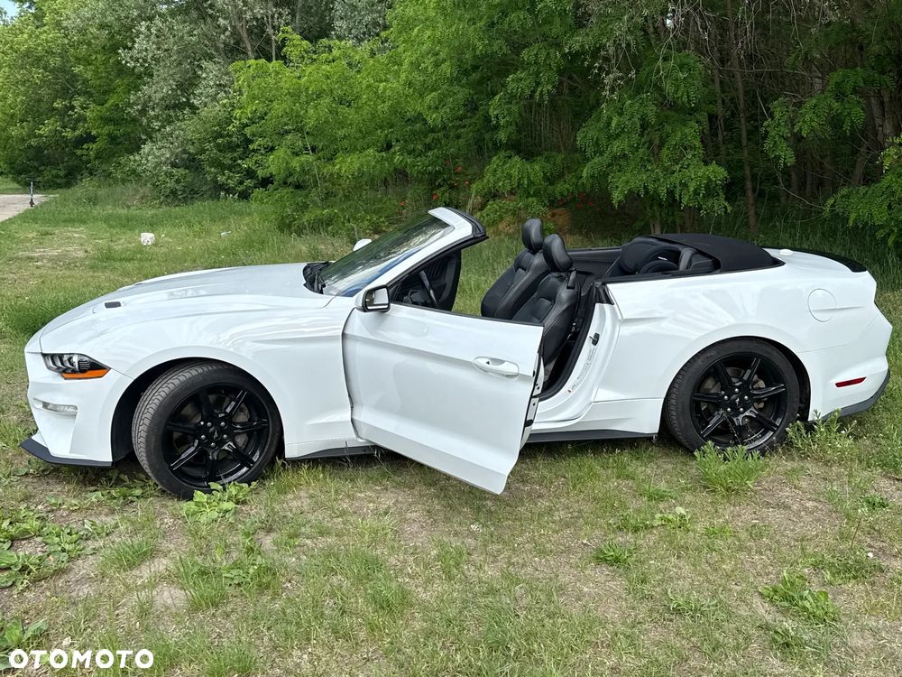 Ford Mustang - 2