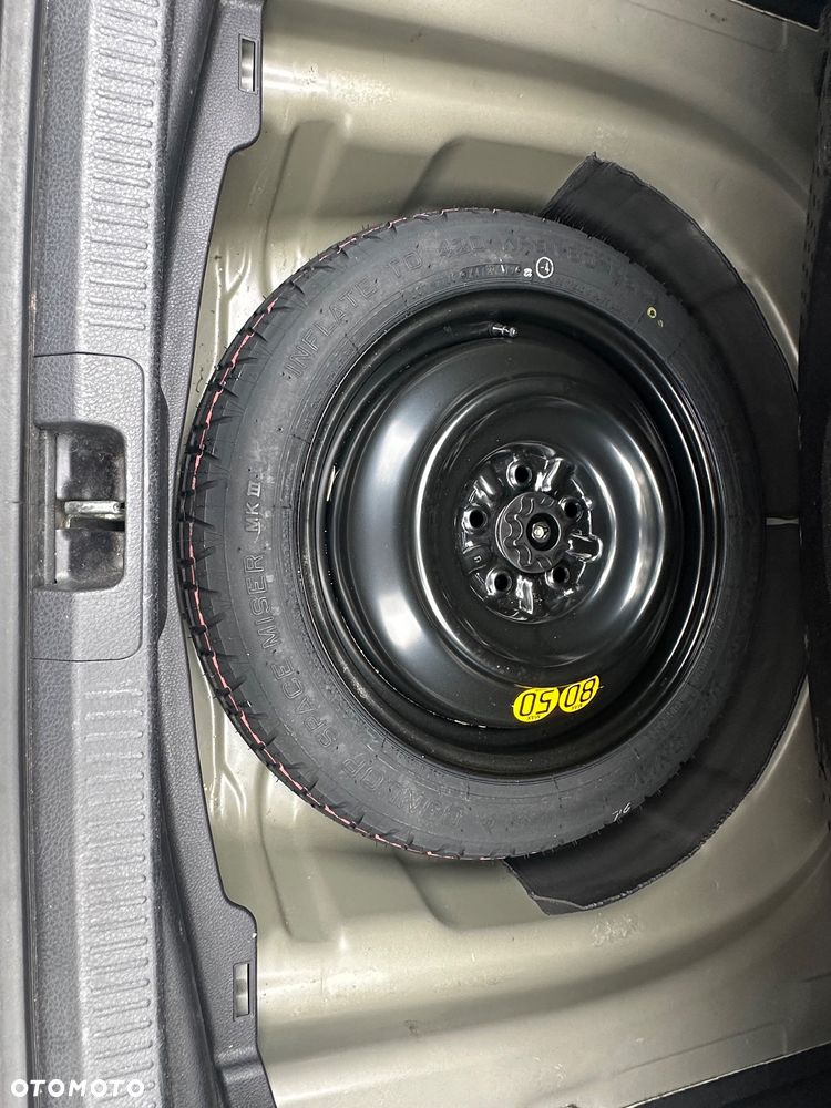 Toyota Camry Executive - 14