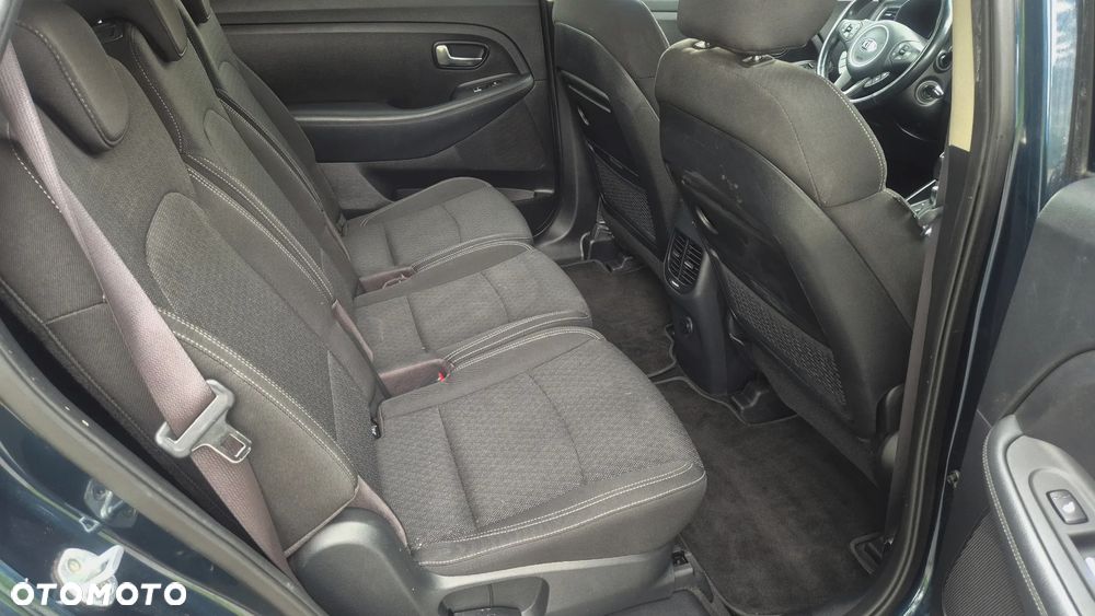 Kia Carens 1.6 GDI Dream Team Edition - 16
