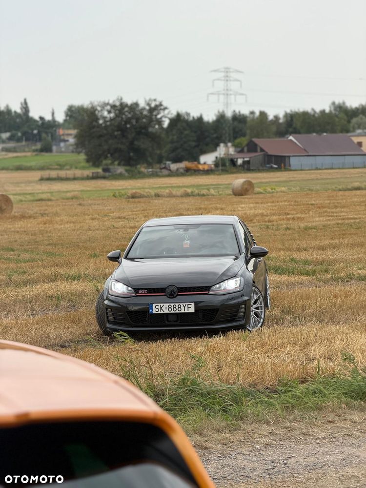 Volkswagen Golf - 20