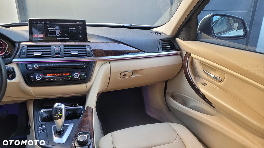 BMW Seria 3 328i xDrive - 14
