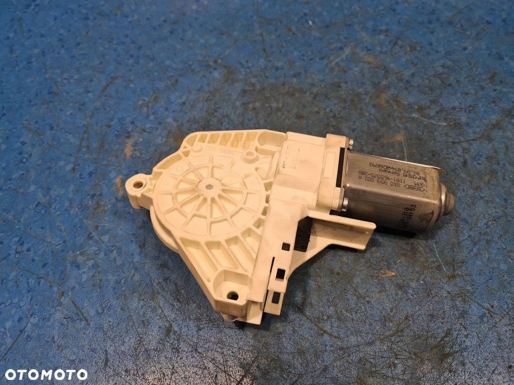 AUDI A4 SILNICZEK SZYBY 8KO959802A - 5