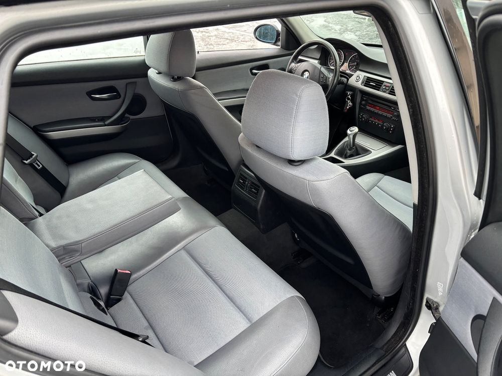 BMW Seria 3 ver-320i - 12