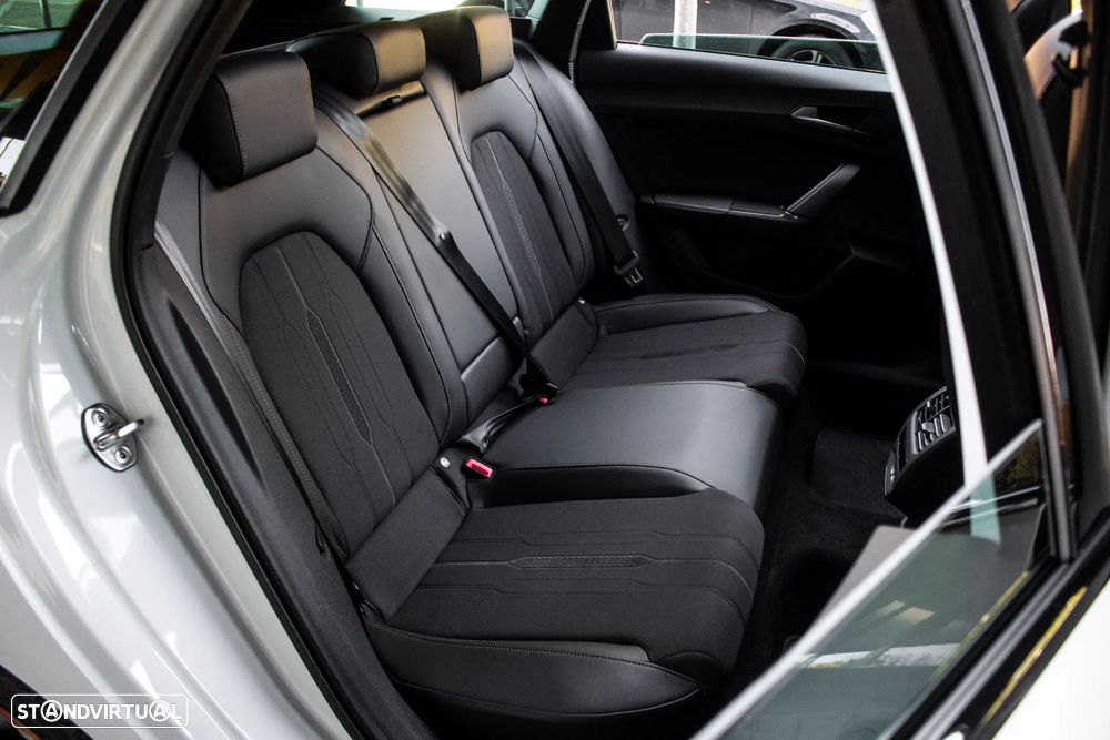 Cupra Leon ST 1.5 eTSI DSG - 32