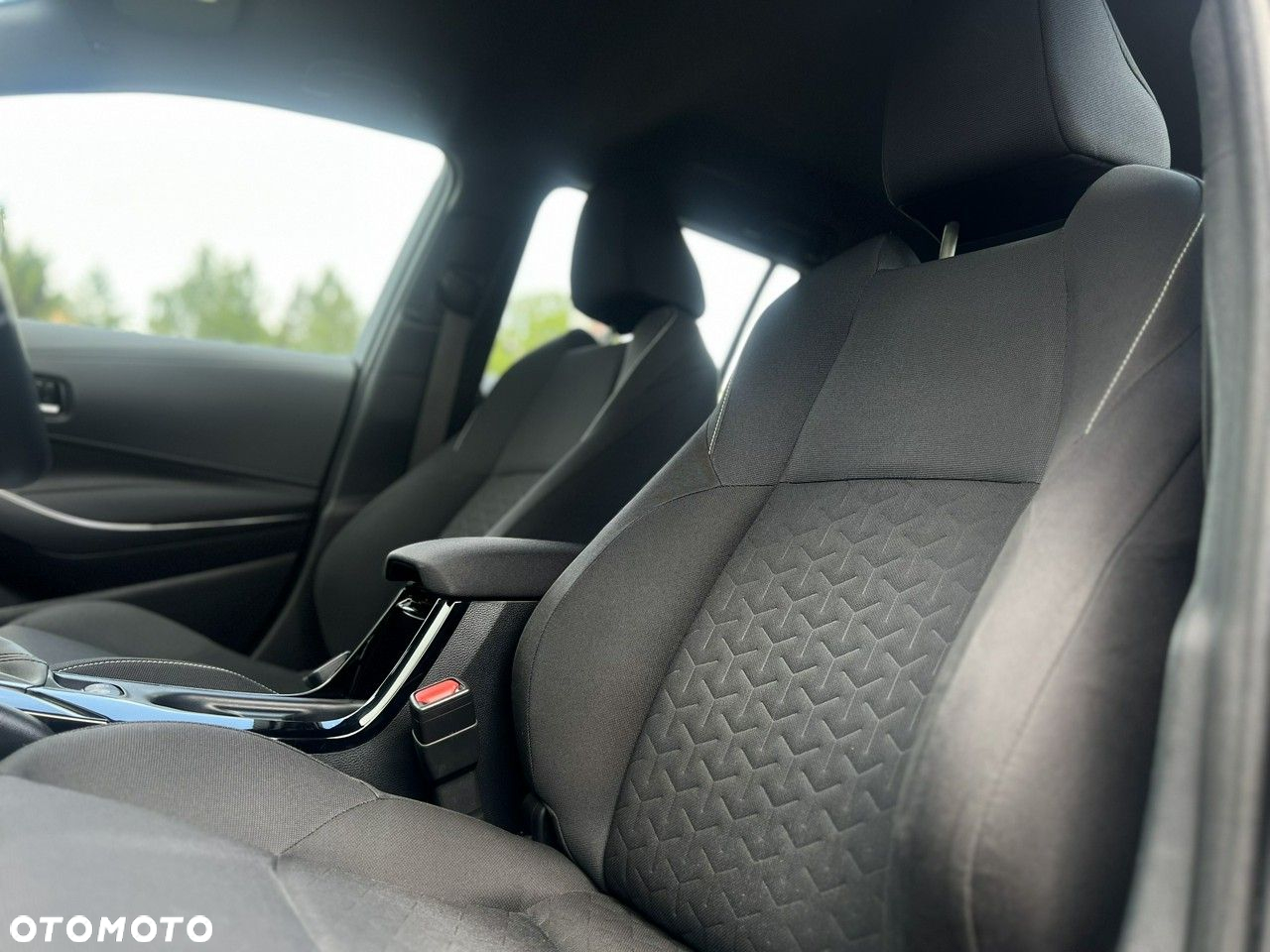 Toyota Corolla 2.0 Hybrid Comfort - 36