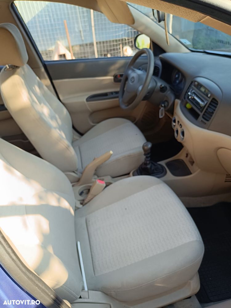 Hyundai Accent - 5