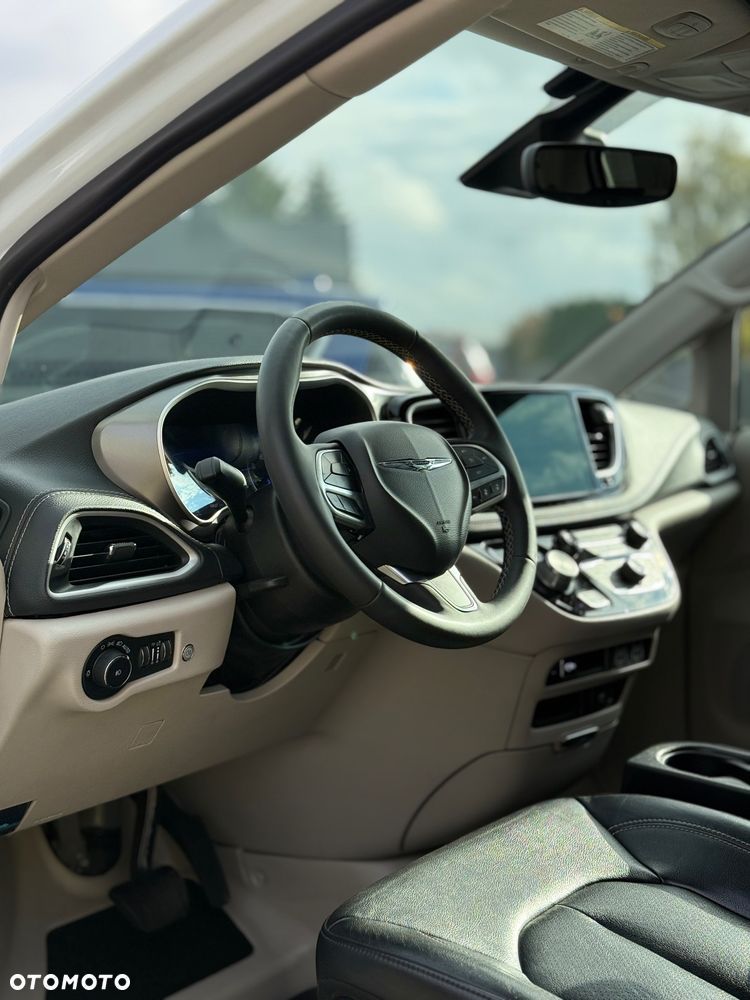 Chrysler Pacifica - 22