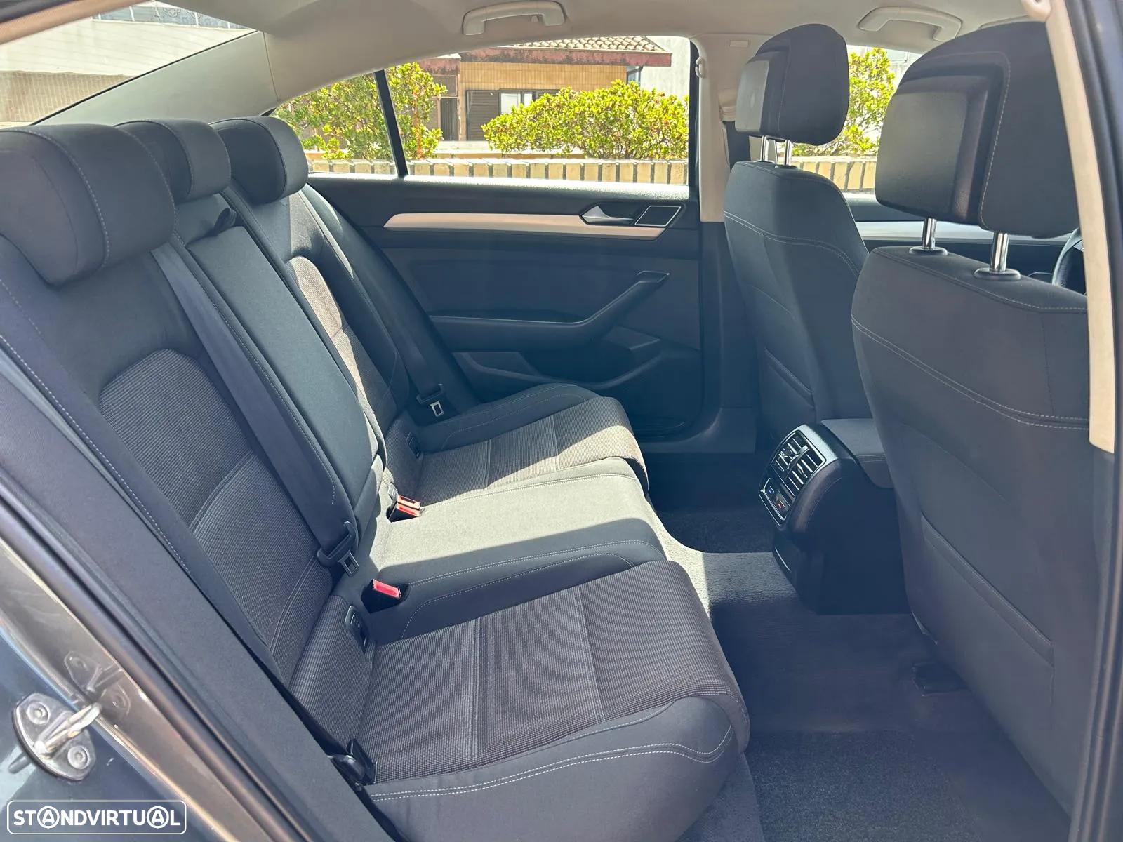 VW Passat 1.6 TDI Confortline DSG - 23