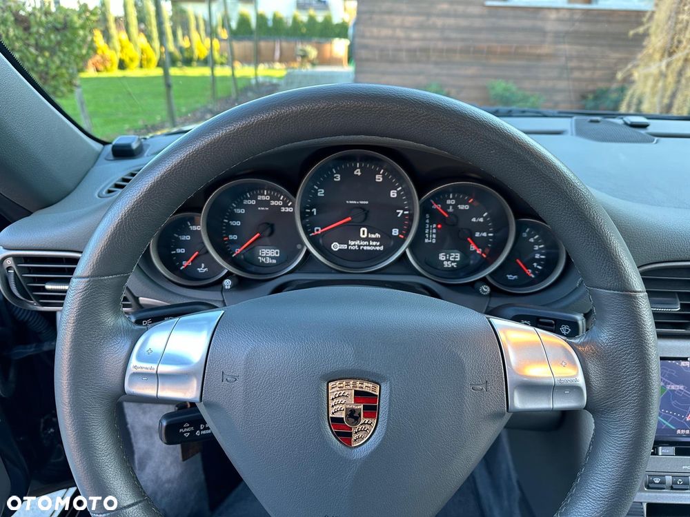 Porsche 911 Carrera Tiptronic S - 17