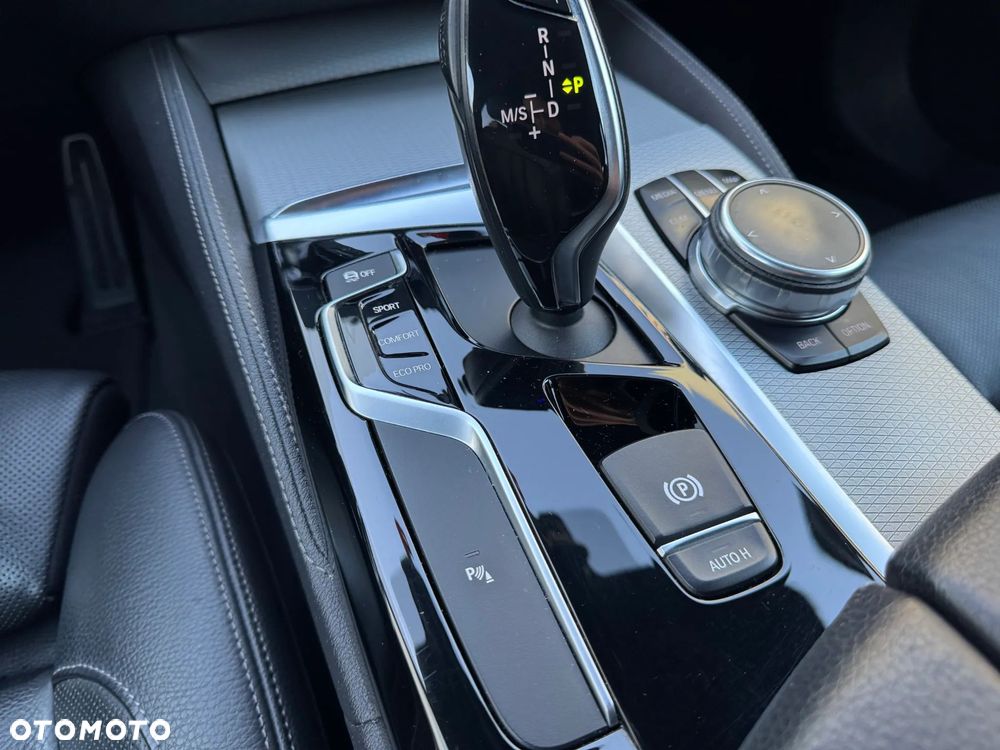 BMW Seria 5 520d xDrive M Sport sport - 23