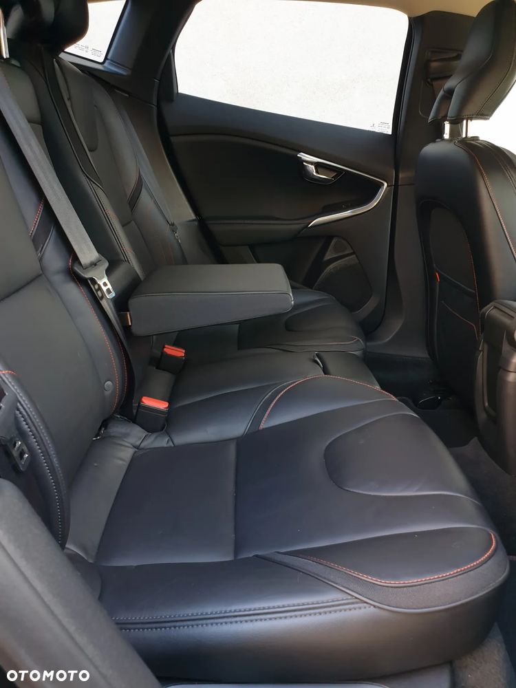 Volvo V40 D2 R Design - 33