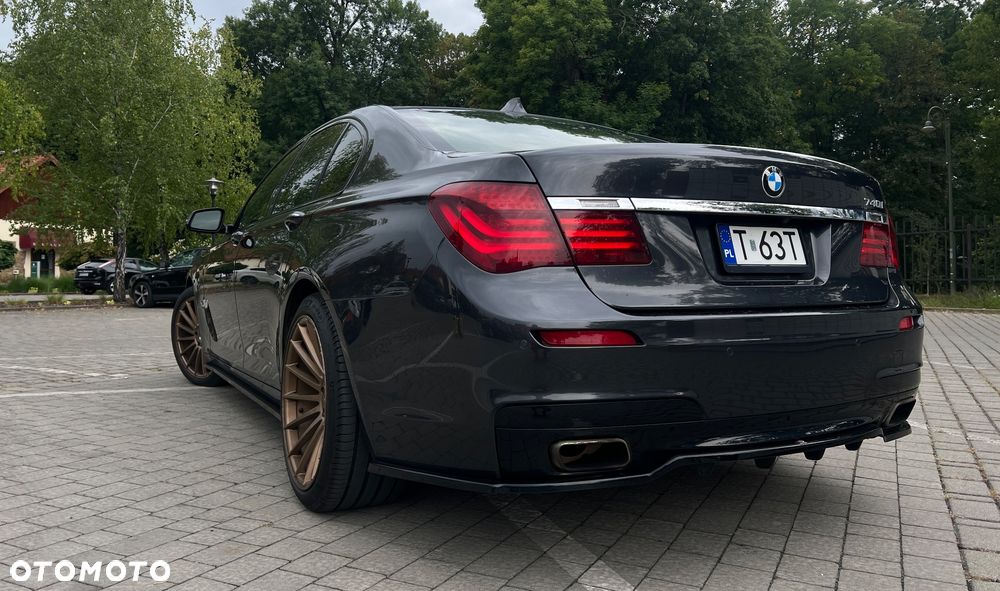 BMW Seria 7 740i - 5