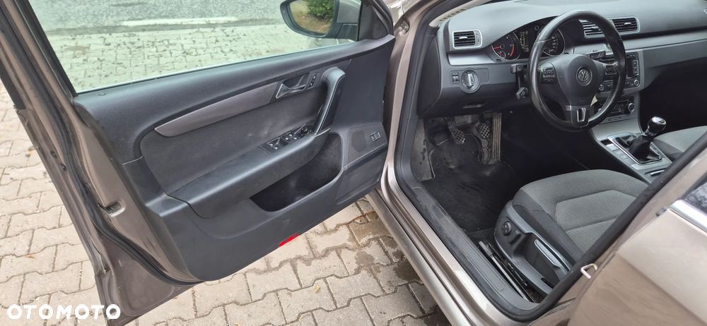 Volkswagen Passat - 19
