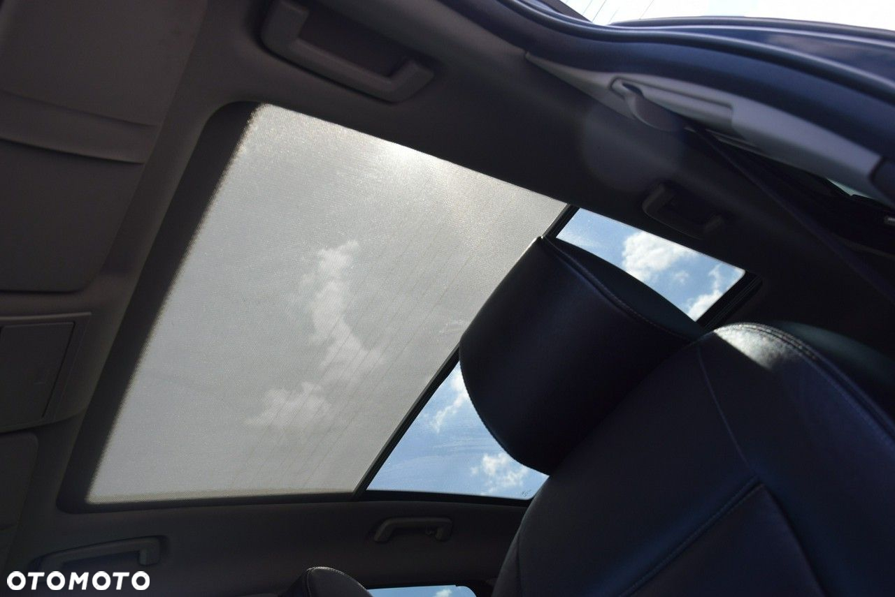 Ford Kuga 2.0 TDCi 2x4 Titanium - 32