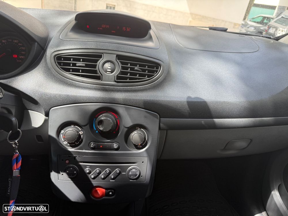 Renault Clio 1.2 16V Confort - 9